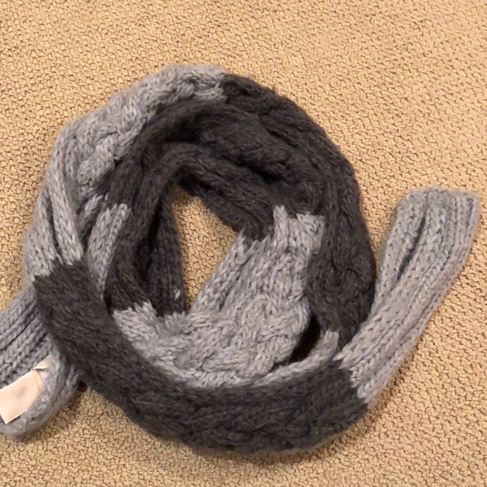 BRAND NEW Michael Kors Cableknit scarf